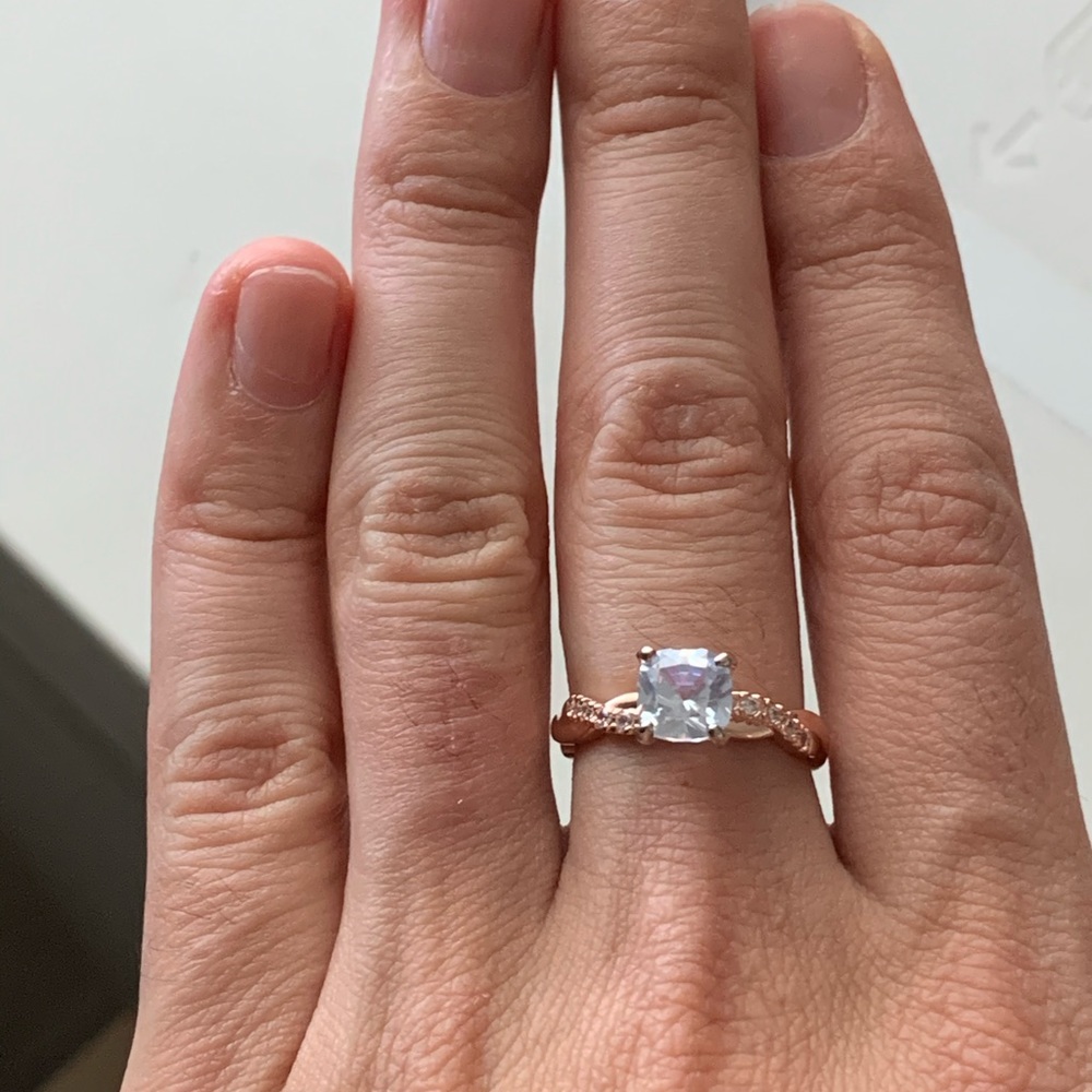 Gorgeous Ring 18K Rose Gold Plated White Sapphire - Picture 3 of 7